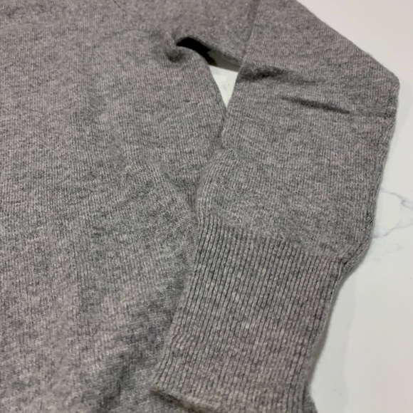 Cashmere Women's 100% Cashmere V-Neck Sweater - Picture 8 of 13